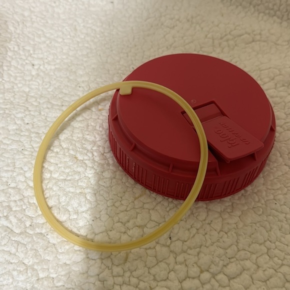 Vintage igloo 1/2 gallon water Jug cooler - Picture 7 of 7